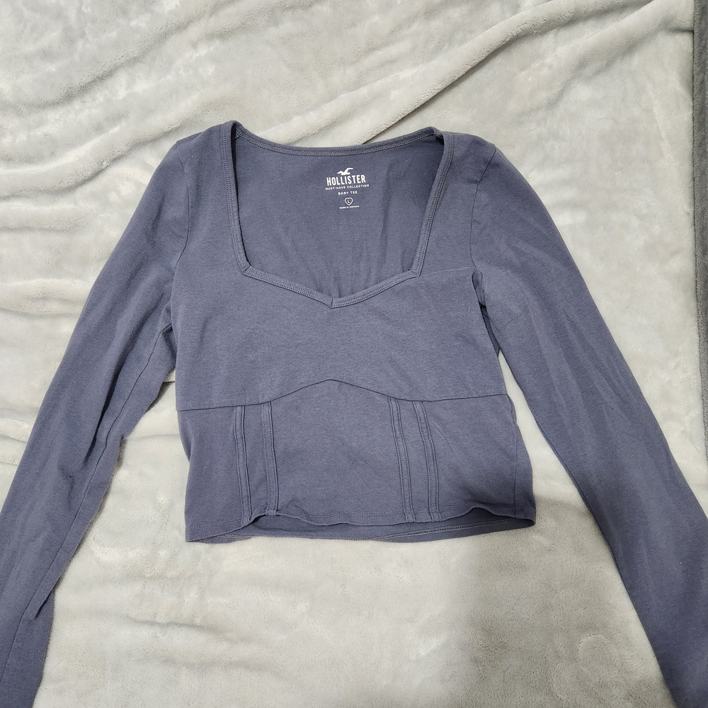 Hollister Women's Navy Long Sleeve Crop Top